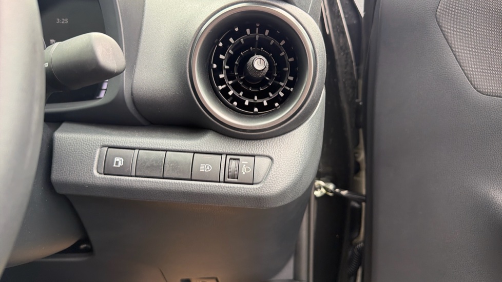 Toyota C-HR 1.8 Hybrid Icon 5dr CVT Hybrid Hatchback - Image 41