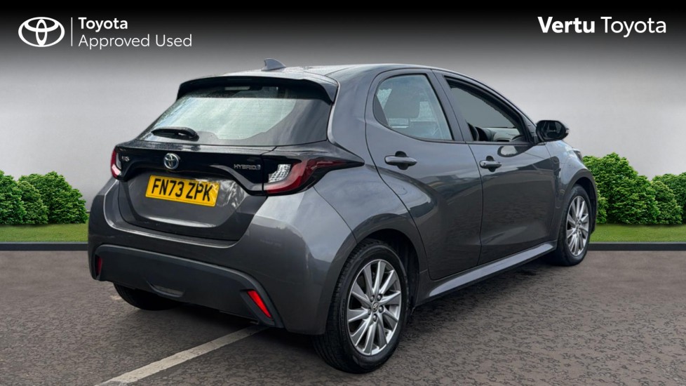 Toyota Yaris 1.5 Hybrid Icon 5dr CVT Hybrid Hatchback - Image 2