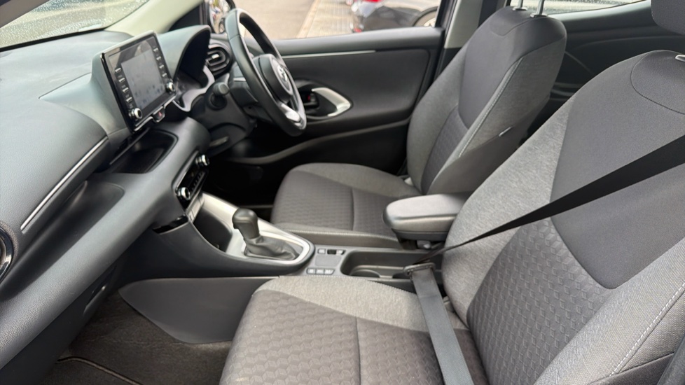Toyota Yaris 1.5 Hybrid Icon 5dr CVT Hybrid Hatchback - Image 5