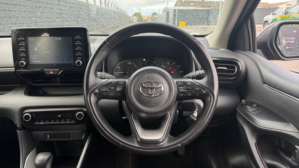 Toyota Yaris 1.5 Hybrid Icon 5dr CVT Hybrid Hatchback - Image 7