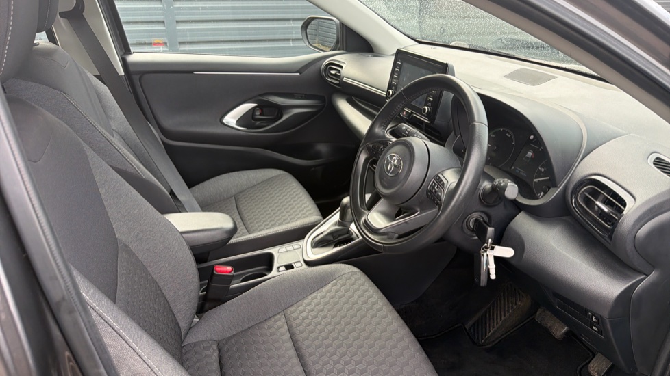 Toyota Yaris 1.5 Hybrid Icon 5dr CVT Hybrid Hatchback - Image 12