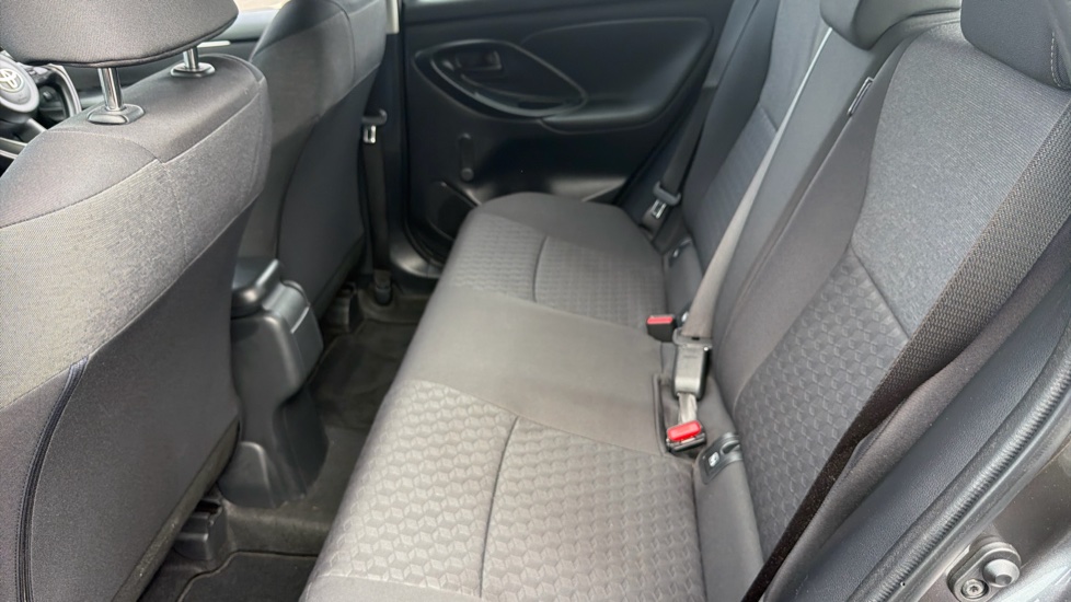 Toyota Yaris 1.5 Hybrid Icon 5dr CVT Hybrid Hatchback - Image 15