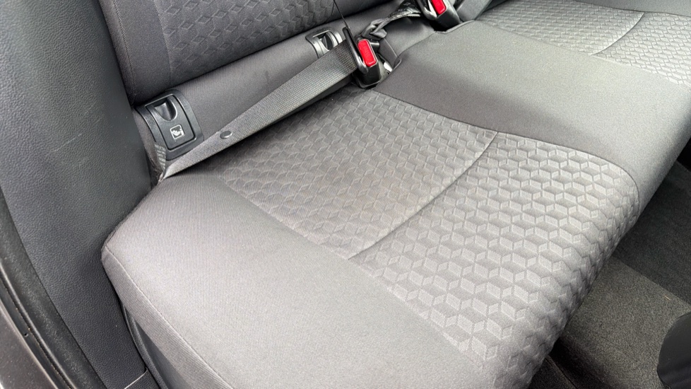 Toyota Yaris 1.5 Hybrid Icon 5dr CVT Hybrid Hatchback - Image 17