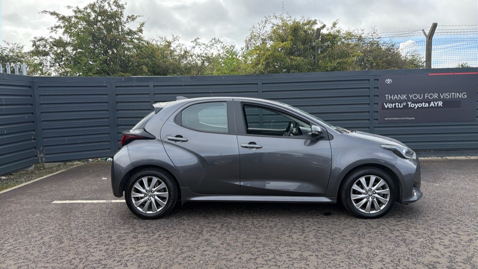 Toyota Yaris 1.5 Hybrid Icon 5dr CVT Hybrid Hatchback - Image 23