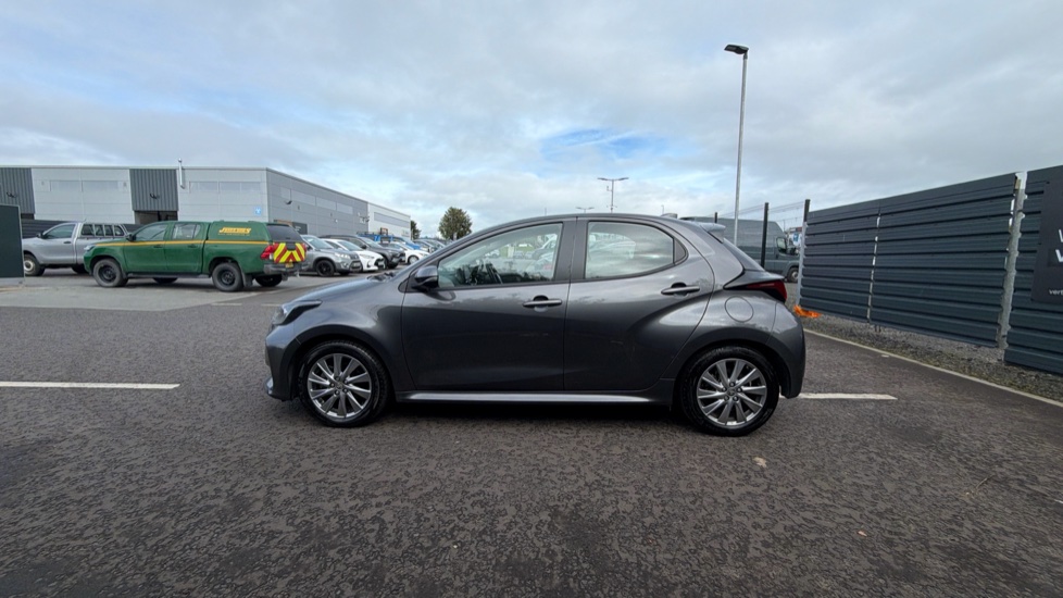 Toyota Yaris 1.5 Hybrid Icon 5dr CVT Hybrid Hatchback - Image 24