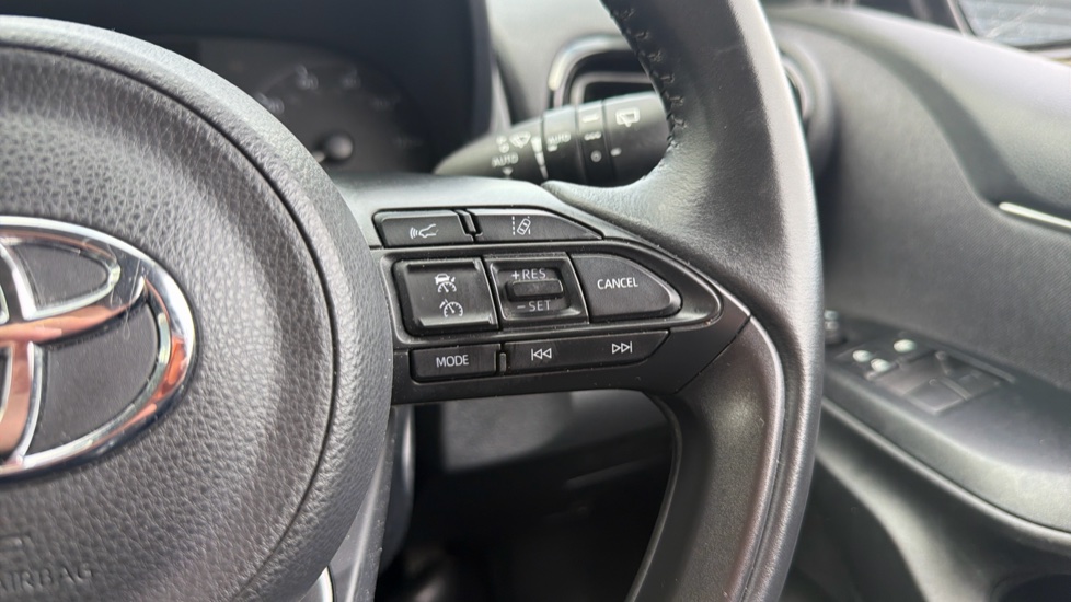 Toyota Yaris 1.5 Hybrid Icon 5dr CVT Hybrid Hatchback - Image 29