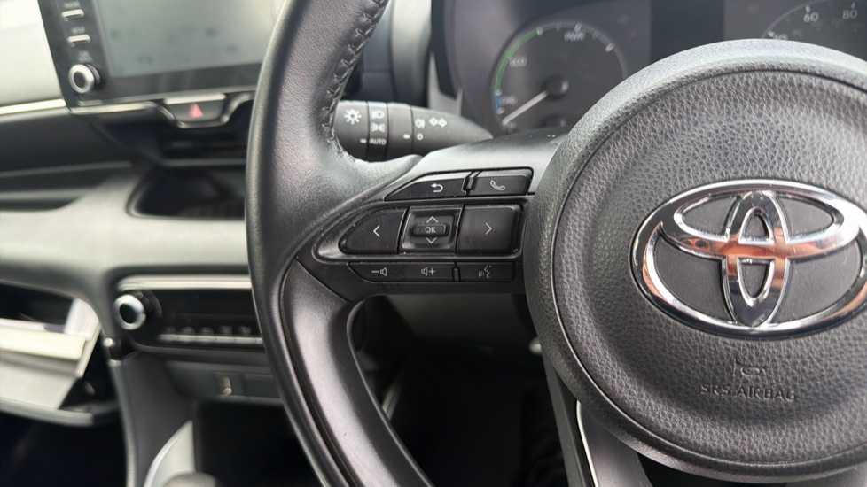 Toyota Yaris 1.5 Hybrid Icon 5dr CVT Hybrid Hatchback - Image 30