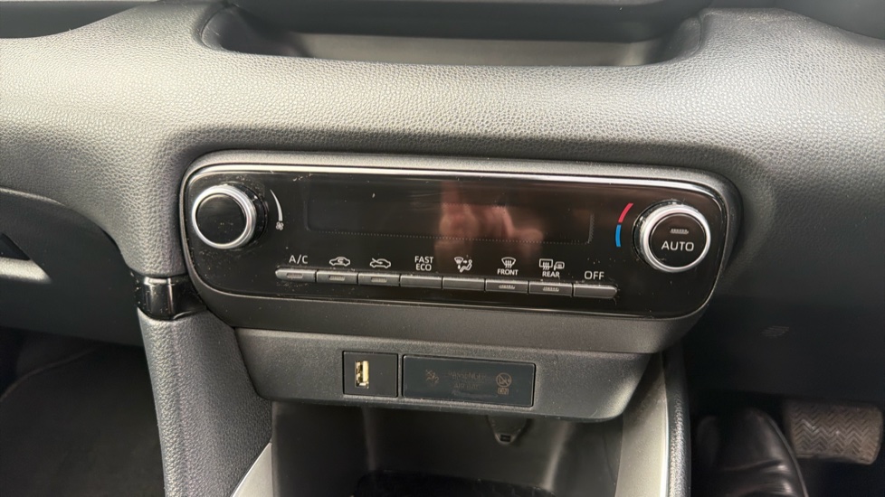 Toyota Yaris 1.5 Hybrid Icon 5dr CVT Hybrid Hatchback - Image 34