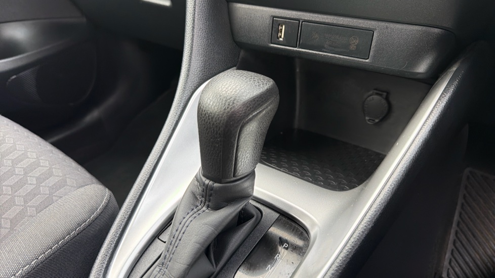 Toyota Yaris 1.5 Hybrid Icon 5dr CVT Hybrid Hatchback - Image 35