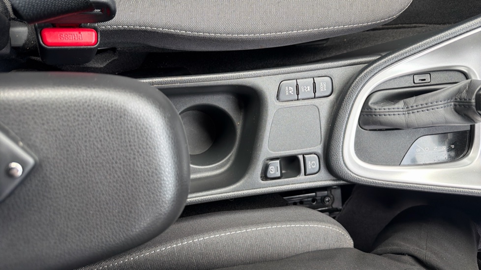 Toyota Yaris 1.5 Hybrid Icon 5dr CVT Hybrid Hatchback - Image 36