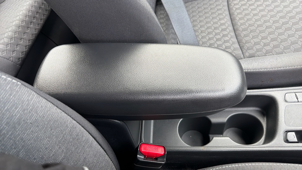Toyota Yaris 1.5 Hybrid Icon 5dr CVT Hybrid Hatchback - Image 37
