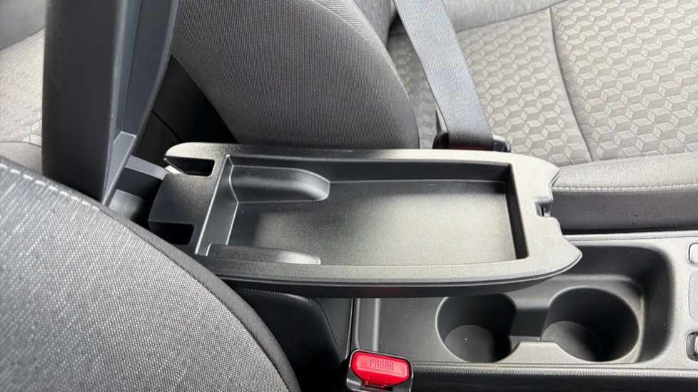 Toyota Yaris 1.5 Hybrid Icon 5dr CVT Hybrid Hatchback - Image 38