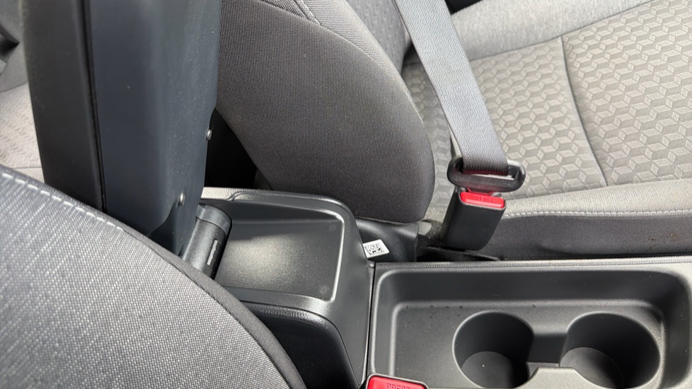 Toyota Yaris 1.5 Hybrid Icon 5dr CVT Hybrid Hatchback - Image 39