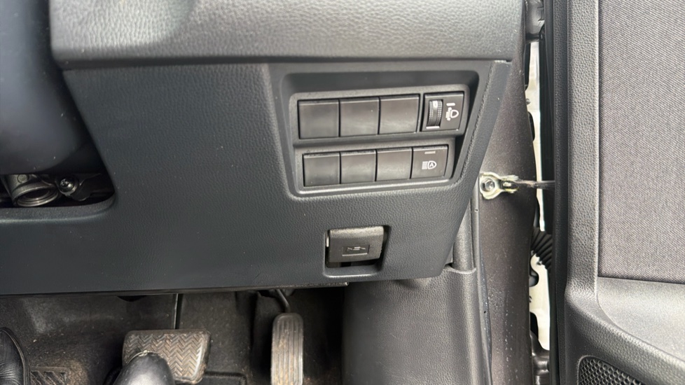 Toyota Yaris 1.5 Hybrid Icon 5dr CVT Hybrid Hatchback - Image 40