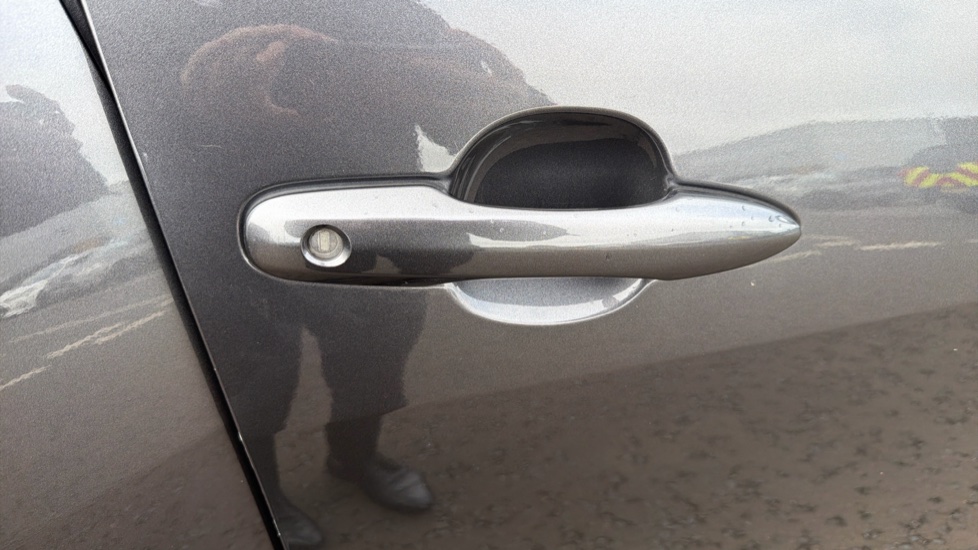 Toyota Yaris 1.5 Hybrid Icon 5dr CVT Hybrid Hatchback - Image 44