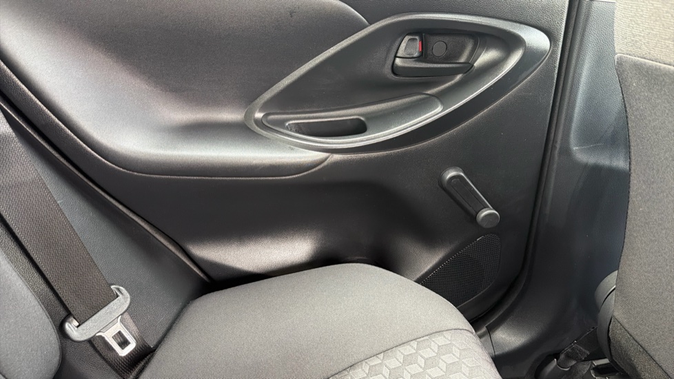 Toyota Yaris 1.5 Hybrid Icon 5dr CVT Hybrid Hatchback - Image 45
