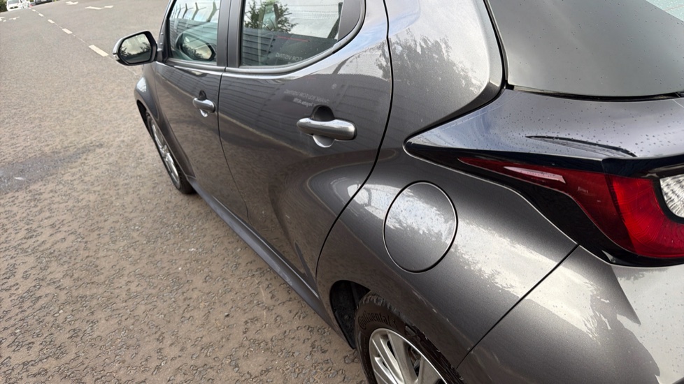 Toyota Yaris 1.5 Hybrid Icon 5dr CVT Hybrid Hatchback - Image 49