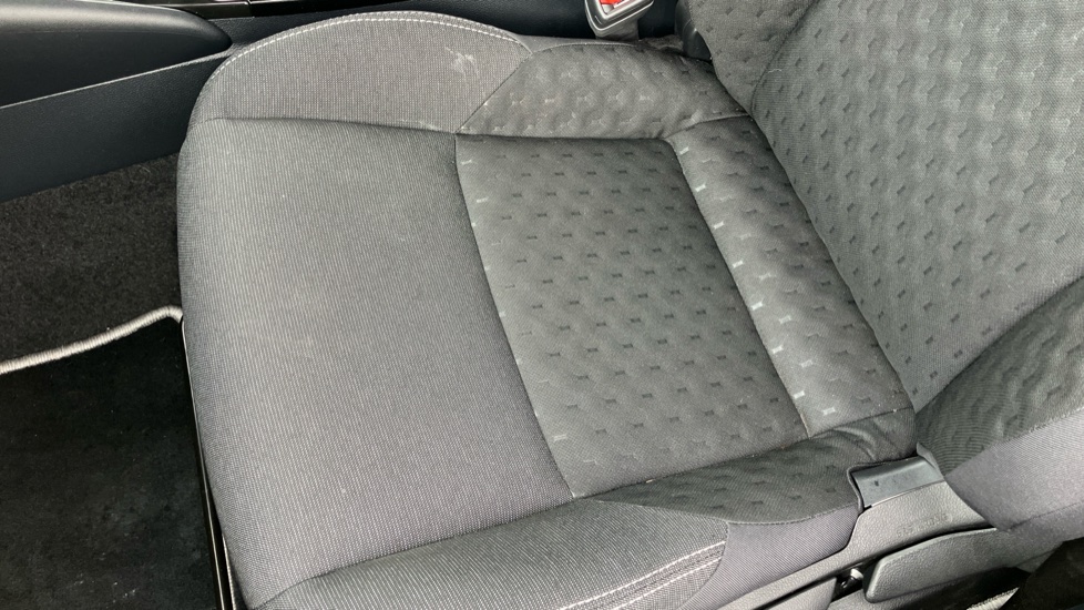 Toyota Corolla 2.0 Hybrid 178 Icon 5dr CVT Hybrid Hatchback - Image 17