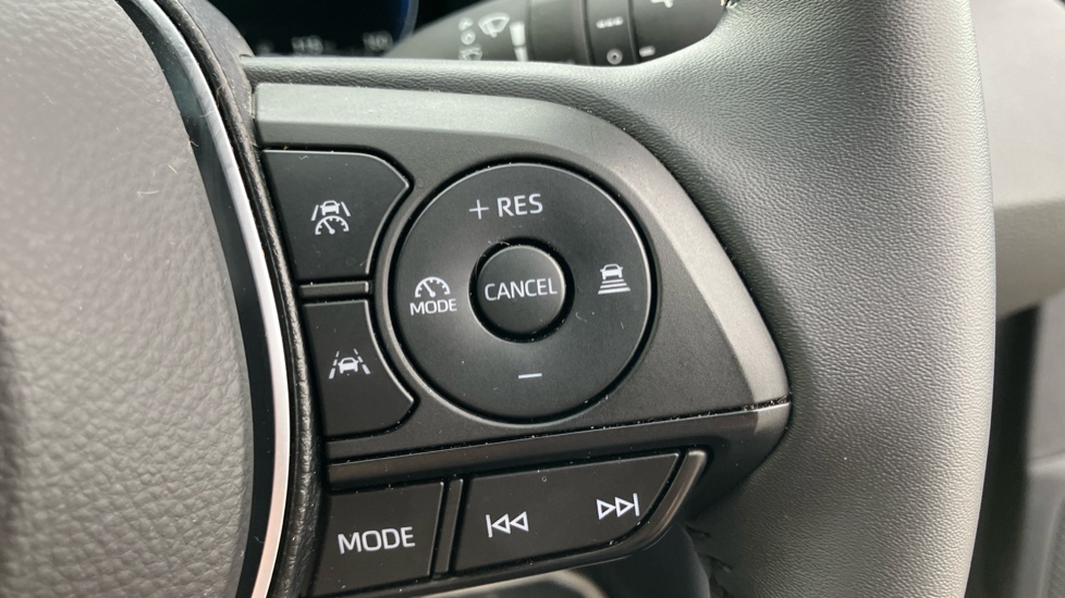 Toyota Corolla 2.0 Hybrid 178 Icon 5dr CVT Hybrid Hatchback - Image 31