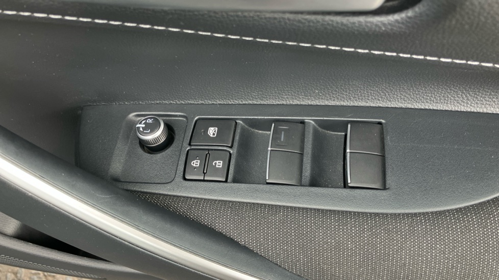 Toyota Corolla 2.0 Hybrid 178 Icon 5dr CVT Hybrid Hatchback - Image 32