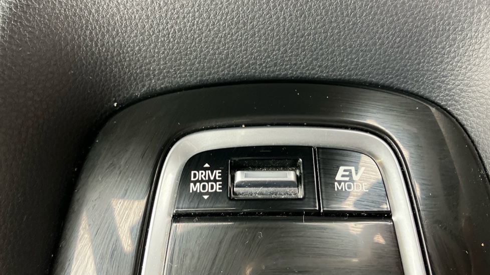 Toyota Corolla 2.0 Hybrid 178 Icon 5dr CVT Hybrid Hatchback - Image 37