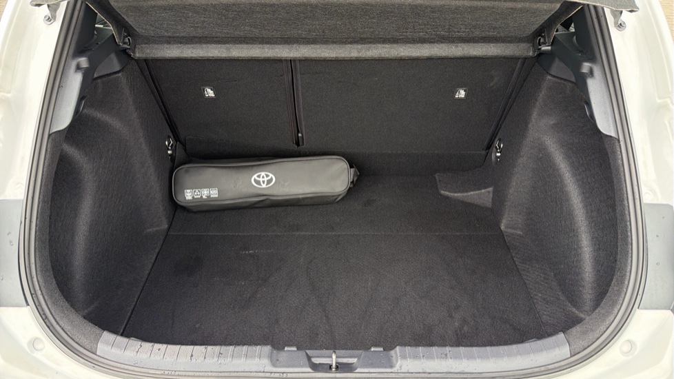 Toyota Corolla 1.8 Hybrid Design 5dr CVT Hybrid Hatchback - Image 13