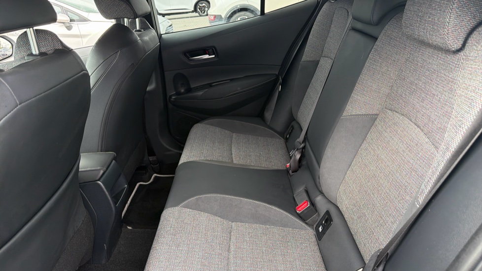 Toyota Corolla 1.8 Hybrid Design 5dr CVT Hybrid Hatchback - Image 15