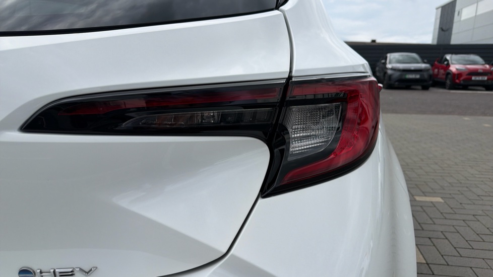 Toyota Corolla 1.8 Hybrid Design 5dr CVT Hybrid Hatchback - Image 21