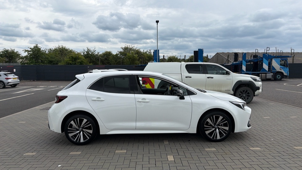 Toyota Corolla 1.8 Hybrid Design 5dr CVT Hybrid Hatchback - Image 23