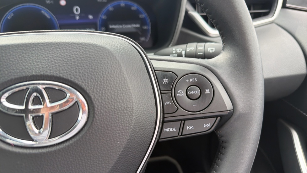 Toyota Corolla 1.8 Hybrid Design 5dr CVT Hybrid Hatchback - Image 30