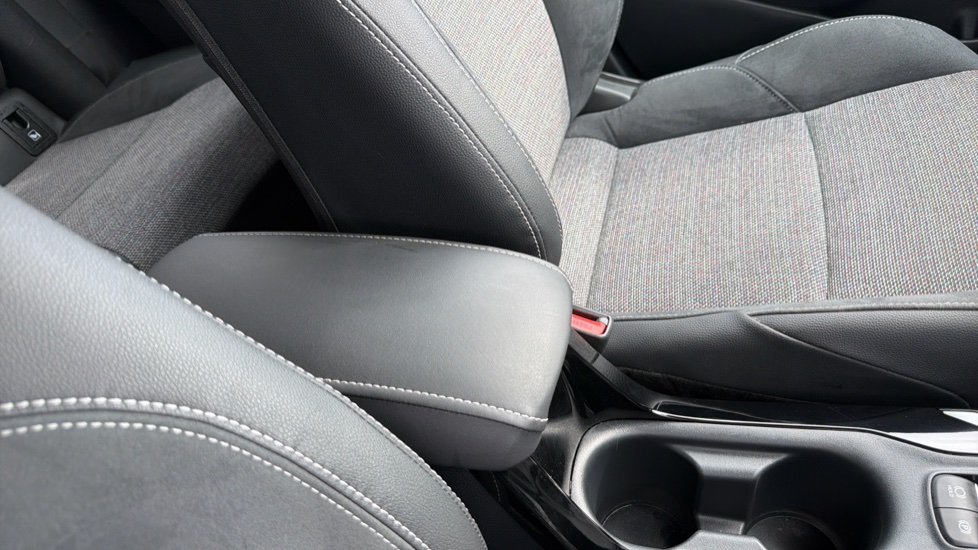 Toyota Corolla 1.8 Hybrid Design 5dr CVT Hybrid Hatchback - Image 37