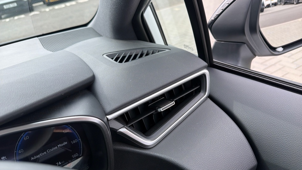 Toyota Corolla 1.8 Hybrid Design 5dr CVT Hybrid Hatchback - Image 43