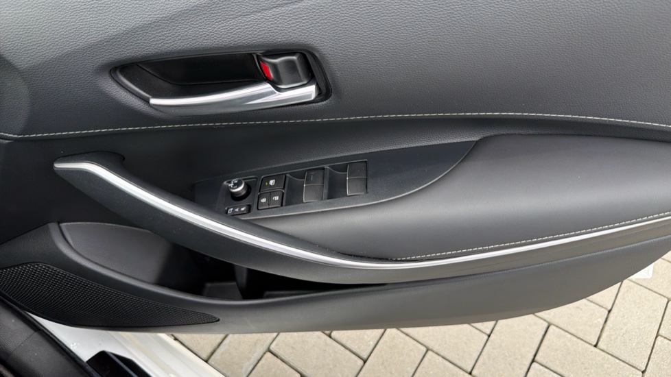 Toyota Corolla 1.8 Hybrid Design 5dr CVT Hybrid Hatchback - Image 45
