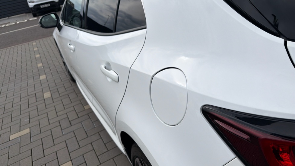 Toyota Corolla 1.8 Hybrid Design 5dr CVT Hybrid Hatchback - Image 50
