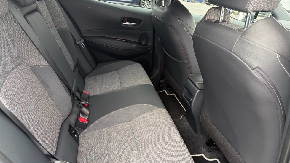 Toyota Corolla 1.8 Hybrid Design 5dr CVT Hybrid Hatchback - Image 8