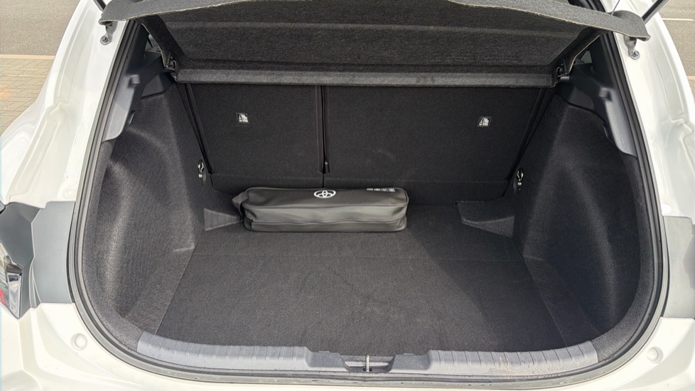 Toyota Corolla 1.8 Hybrid Design 5dr CVT Hybrid Hatchback - Image 13