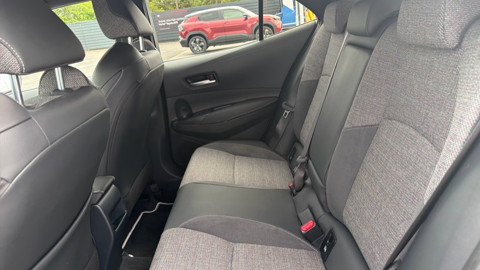 Toyota Corolla 1.8 Hybrid Design 5dr CVT Hybrid Hatchback - Image 15