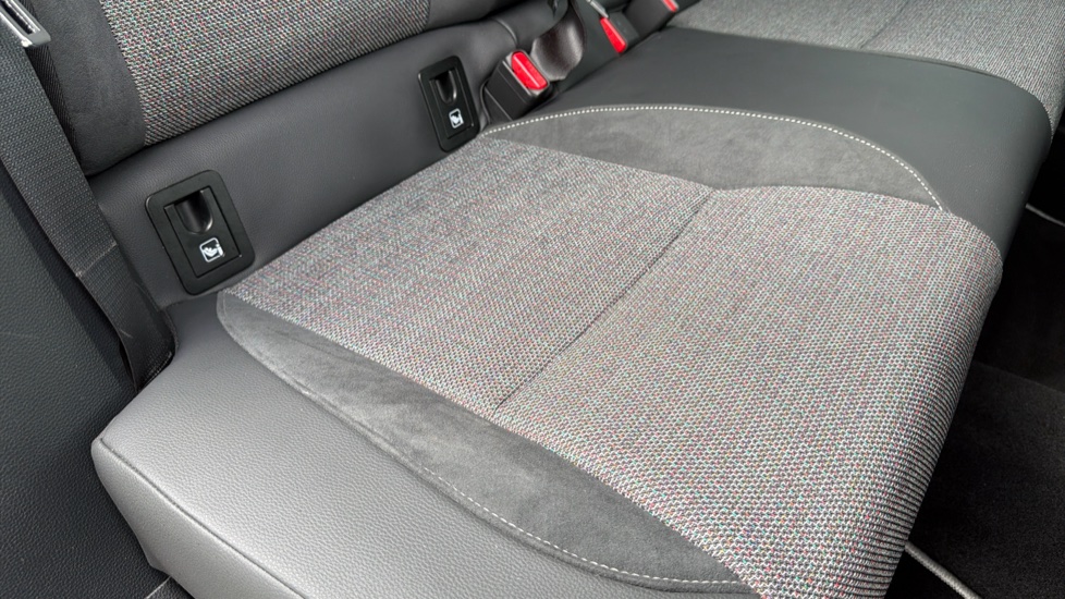 Toyota Corolla 1.8 Hybrid Design 5dr CVT Hybrid Hatchback - Image 17