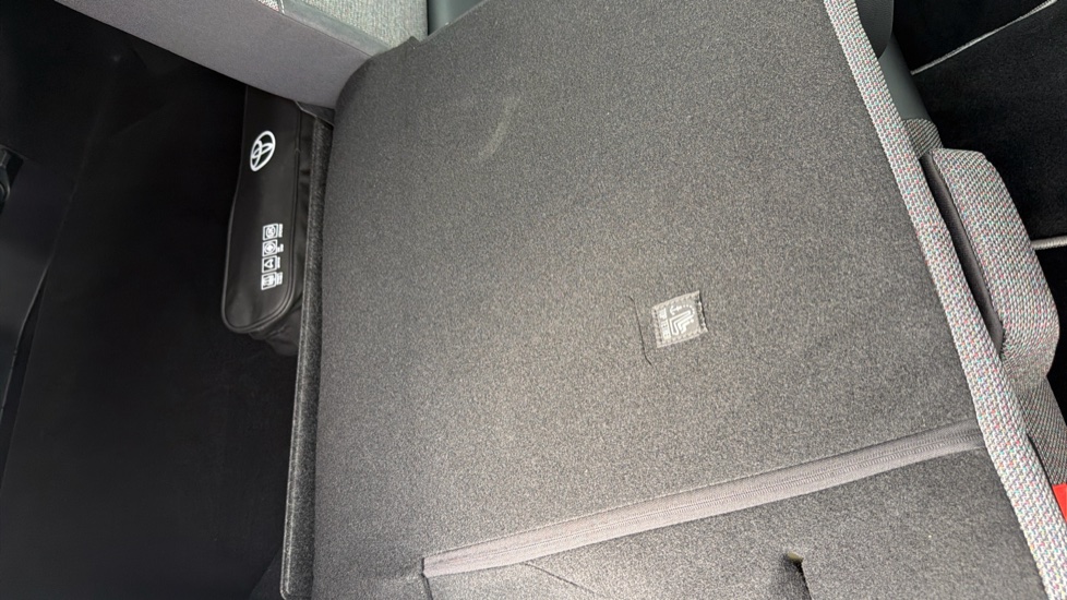 Toyota Corolla 1.8 Hybrid Design 5dr CVT Hybrid Hatchback - Image 18