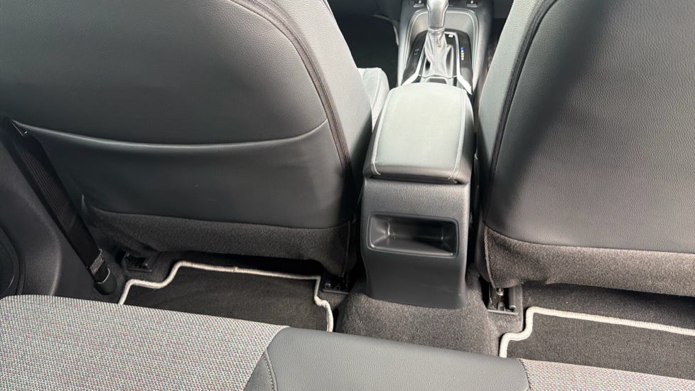 Toyota Corolla 1.8 Hybrid Design 5dr CVT Hybrid Hatchback - Image 19