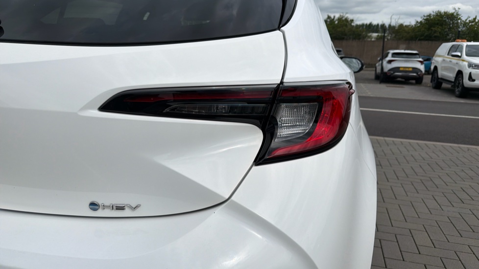 Toyota Corolla 1.8 Hybrid Design 5dr CVT Hybrid Hatchback - Image 21