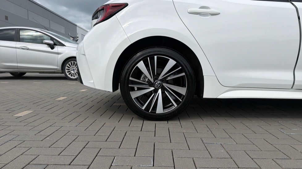 Toyota Corolla 1.8 Hybrid Design 5dr CVT Hybrid Hatchback - Image 25