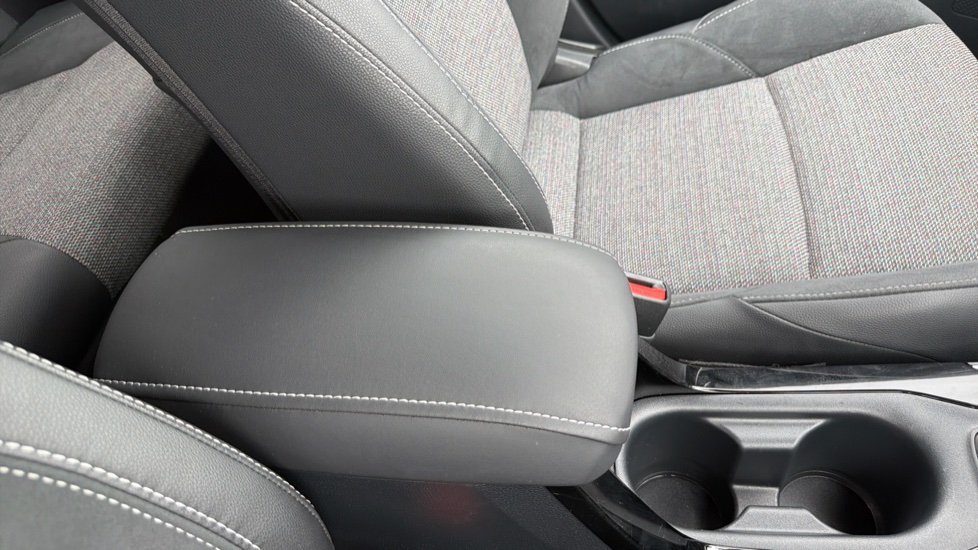 Toyota Corolla 1.8 Hybrid Design 5dr CVT Hybrid Hatchback - Image 36
