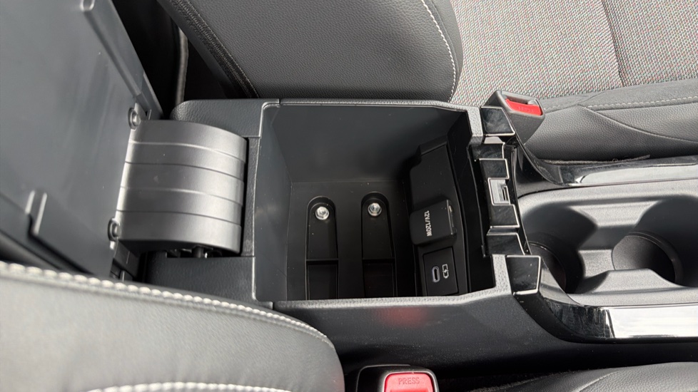 Toyota Corolla 1.8 Hybrid Design 5dr CVT Hybrid Hatchback - Image 37