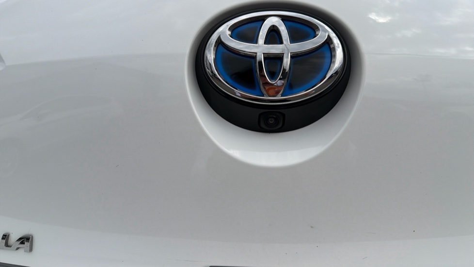 Toyota Corolla 1.8 Hybrid Design 5dr CVT Hybrid Hatchback - Image 48