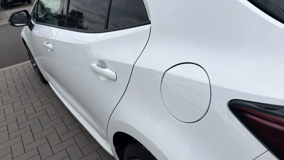 Toyota Corolla 1.8 Hybrid Design 5dr CVT Hybrid Hatchback - Image 52