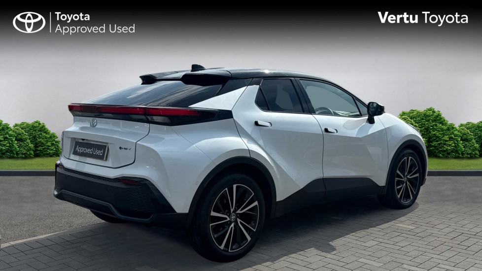 Toyota C-HR 1.8 Hybrid Design 5dr CVT Hybrid Hatchback - Image 2