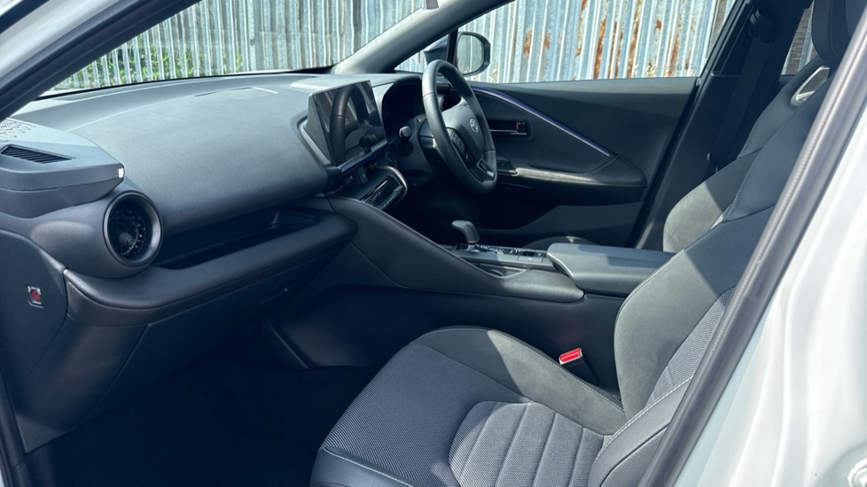 Toyota C-HR 1.8 Hybrid Design 5dr CVT Hybrid Hatchback - Image 5