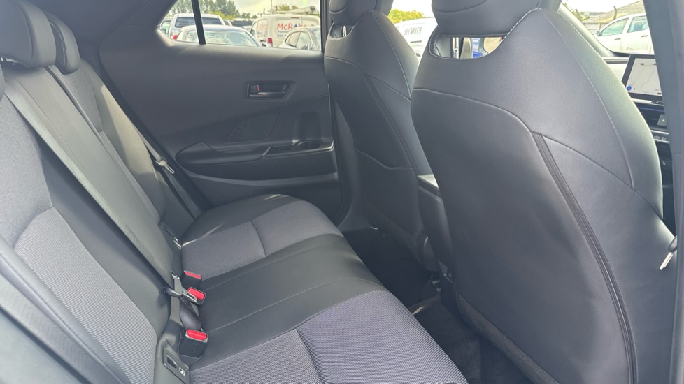 Toyota C-HR 1.8 Hybrid Design 5dr CVT Hybrid Hatchback - Image 8
