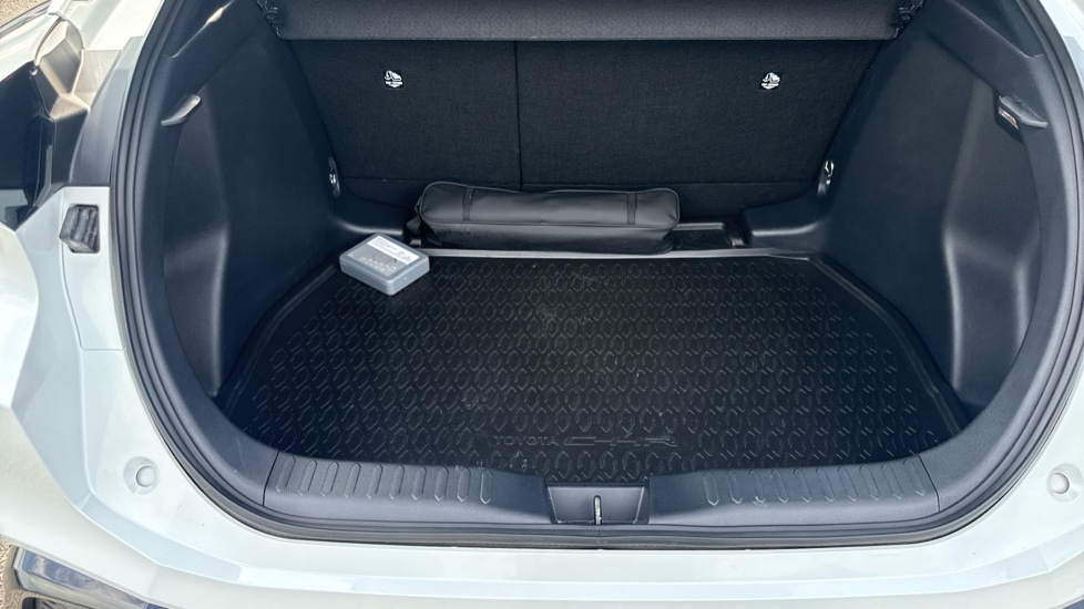Toyota C-HR 1.8 Hybrid Design 5dr CVT Hybrid Hatchback - Image 13